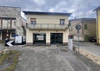 IMG_8010.jpg - Locale Commerciale Via Argini 2, Ravarino - foto 2