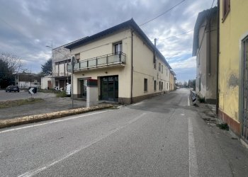 IMG_8012.jpg - Locale Commerciale Via Argini 2, Ravarino - foto 4