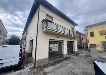 IMG_8013.jpg - Locale Commerciale Via Argini 2, Ravarino - foto 5