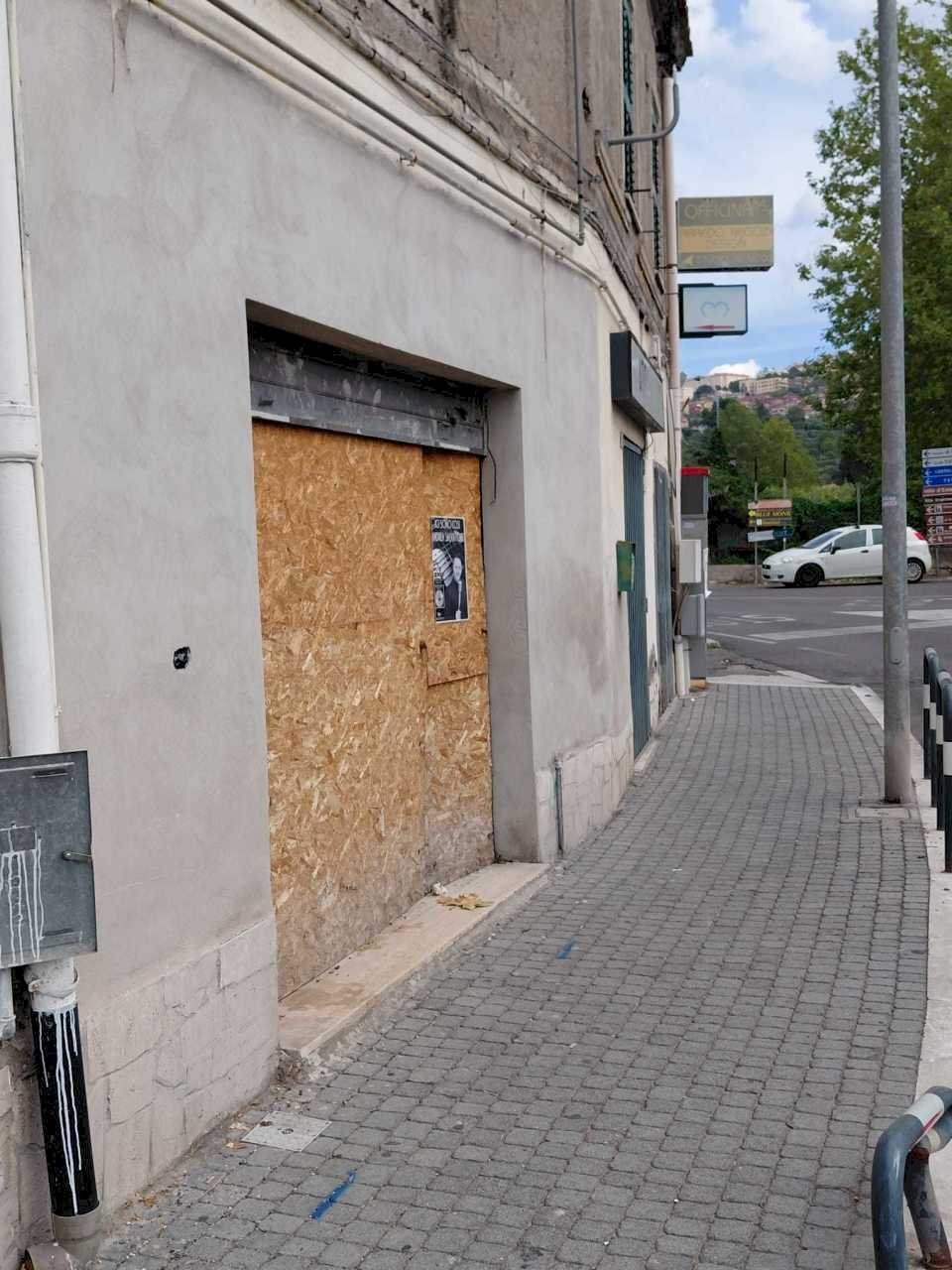 WhatsApp Image 2025-09-22 at 12.35.49 (1).jpeg - Locale Commerciale Via Nazionale Tiburtina 62, Tivoli - foto 2