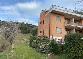 WhatsApp Image 2025-02-08 at 11.10.09 (3).jpeg - Villa a Schiera via Monti Lucretili, Tivoli - foto 2