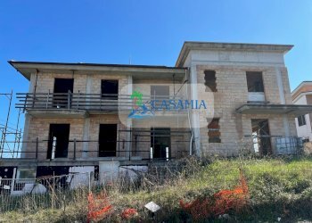 Palazzina al grezzo Massignano Agenzia immobiliare - Independent house Contrada Marezi 13, Massignano - photo 1