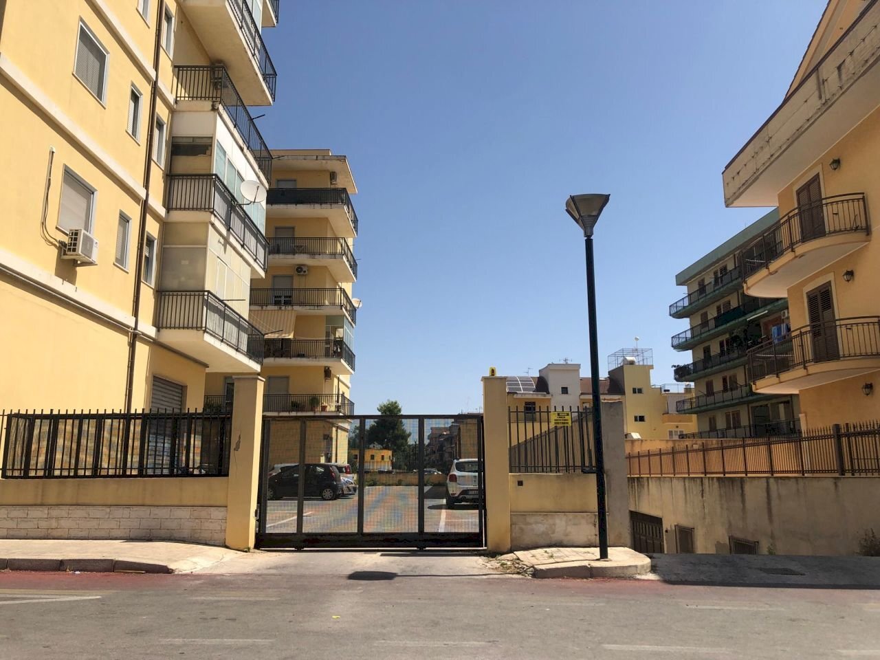 072b7923-3ceb-4944-8638-9f6c1f0292db.jpg - Four-room apartment VIA FRANCESCO CRSIPI, Floridia - photo 1