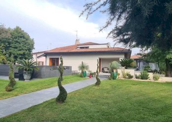 20250930_145644.jpg - Villa Via Piave 79, Manerbio - foto 1