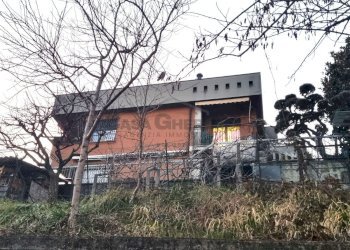 ESTERNO 2 DIETRO.jpeg - Villa Via Bettoni 24, Almenno San Bartolomeo - foto 1