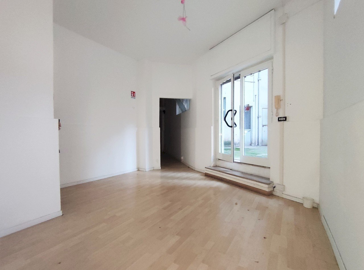 11353.JPG - Magazzino Via Passo del Furlo 31, Roma - foto 1