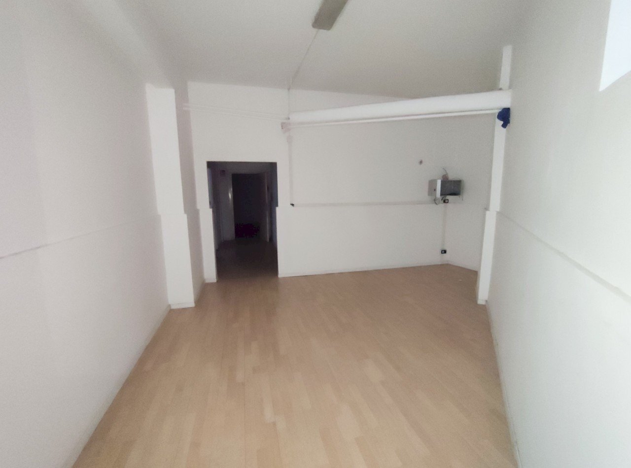 11355.JPG - Magazzino Via Passo del Furlo 31, Roma - foto 3