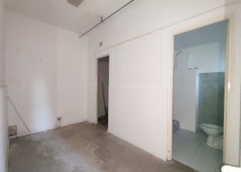 11360.JPG - Magazzino Via Passo del Furlo 31, Roma - foto 8