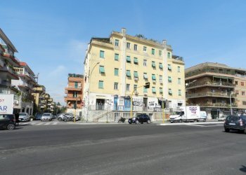 DSCN1513.JPG - Locale Commerciale Via Portuense 544, Roma - foto 1