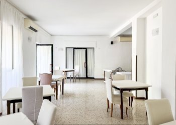 002_Negozio_vendita_ospedale_civile_brescia_intern - Locale Commerciale Via A. Tosoni 55, Brescia - foto 4