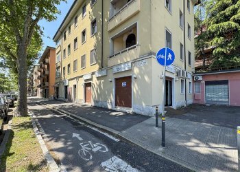 013_Negozio_vendita_ospedale_civile_brescia_estern - Locale Commerciale Via A. Tosoni 55, Brescia - foto 13