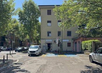 016_Negozio_vendita_ospedale_civile_brescia_estern - Locale Commerciale Via A. Tosoni 55, Brescia - foto 16