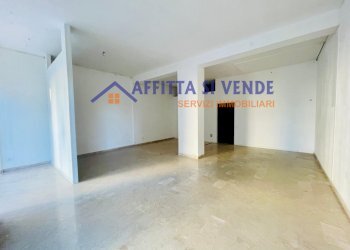 interno - Commercial Premises Viale Santa Panagia 5, Siracusa - photo 7