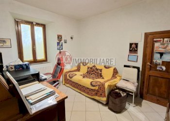 20250429_172114ok.jpg - Casa indipendente Borgo San Lorenzo - foto 4