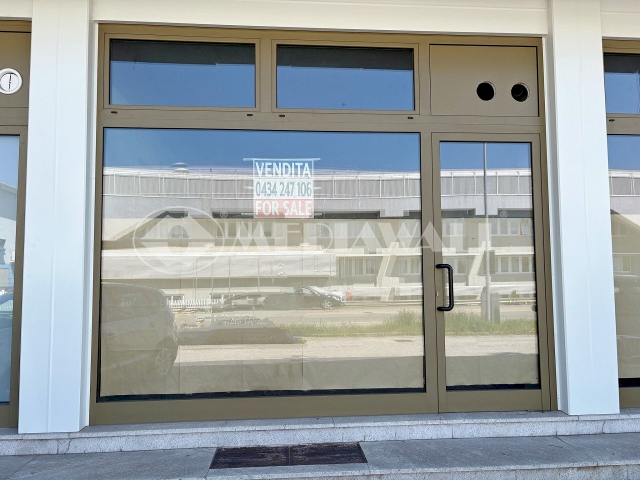 BR-150-RV02.jpg - Locale Commerciale Porcia - foto 1