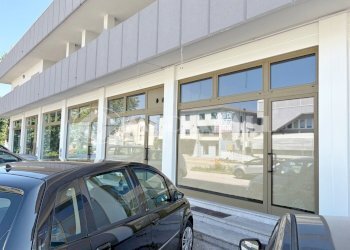 BR-150-RV04.jpg - Locale Commerciale Porcia - foto 3