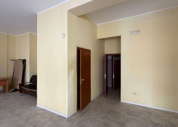 WhatsApp Image 2026-05-13 at 10.30.25.jpg - Locale Commerciale Pescara - foto 12