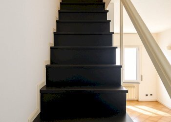 scala_interno_luminosa_migliorata.png - Quadrilocale Via Solari e Queirolo 6, Zoagli - foto 9