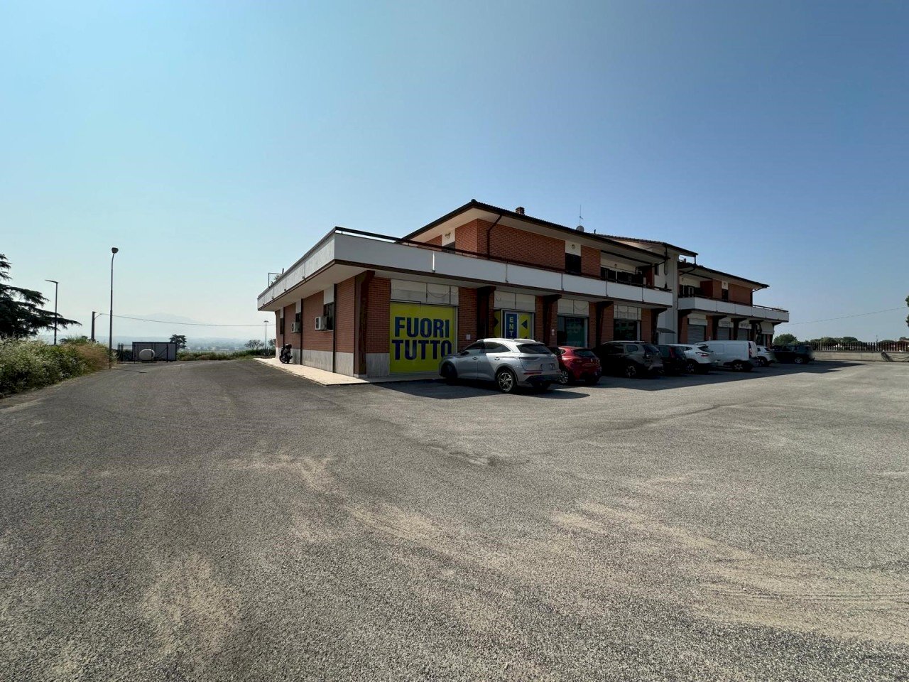 WhatsApp Image 2025-06-23 at 14.55.58 (1).jpeg - Commercial Premises Fiano Romano - photo 1