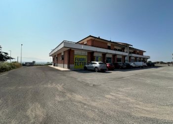 WhatsApp Image 2025-06-23 at 14.55.58 (1).jpeg - Locale Commerciale Fiano Romano - foto 1