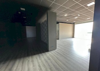 WhatsApp Image 2025-06-23 at 14.55.57 (1).jpeg - Locale Commerciale Fiano Romano - foto 7