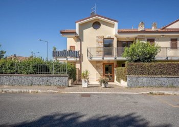 709051301.jpg - Trilocale Via Rocca di Papa 4, Grottaferrata - foto 1