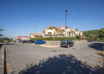 709051322.jpg - Trilocale Via Rocca di Papa 4, Grottaferrata - foto 2