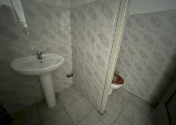 bagno - Commercial Premises Via Pietrino Belli 65, Torino - photo 5