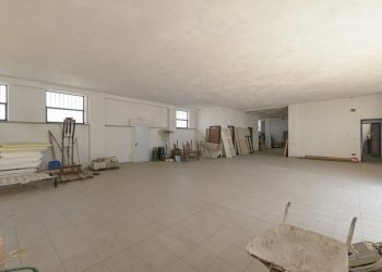 Venaria Cavallo 1 Magazzino e Bagni.jpg - Locale Commerciale via Giuseppe Cavallo 18, Venaria Reale - foto 11