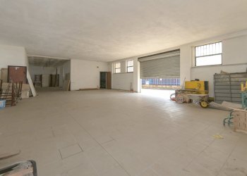 Venaria Cavallo 1 Magazzino e Bagni-2.jpg - Locale Commerciale via Giuseppe Cavallo 18, Venaria Reale - foto 12