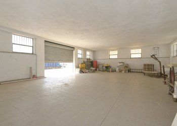 Venaria Cavallo 1 Magazzino e Bagni-3.jpg - Locale Commerciale via Giuseppe Cavallo 18, Venaria Reale - foto 13