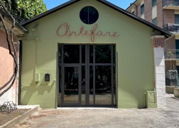 PHOTO-2025-06-18-15-28-44 2.jpg - Locale Commerciale Reggio nell'Emilia - foto 1