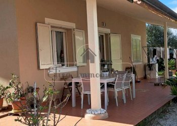 e110d316-aee7-4d22-add3-96c9beb22d8d.jpg - Villa Viareggio - foto 4