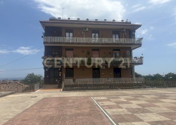 IMG_5157.JPG - Quadrilocale Via FinocchiarI 143, Aci Catena - foto 1