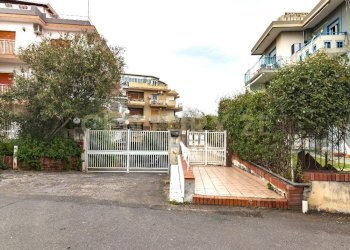 1.jpg - Quadrilocale Via Elio Vittorini 14, Aci Castello - foto 2