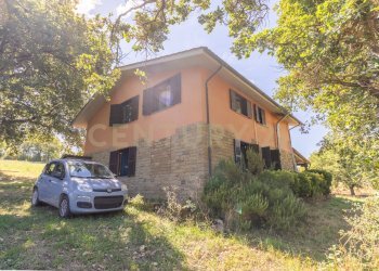 barbaranoromano-casale-esterno(14).jpg - Casale località san quirichello, Barbarano Romano - foto 9