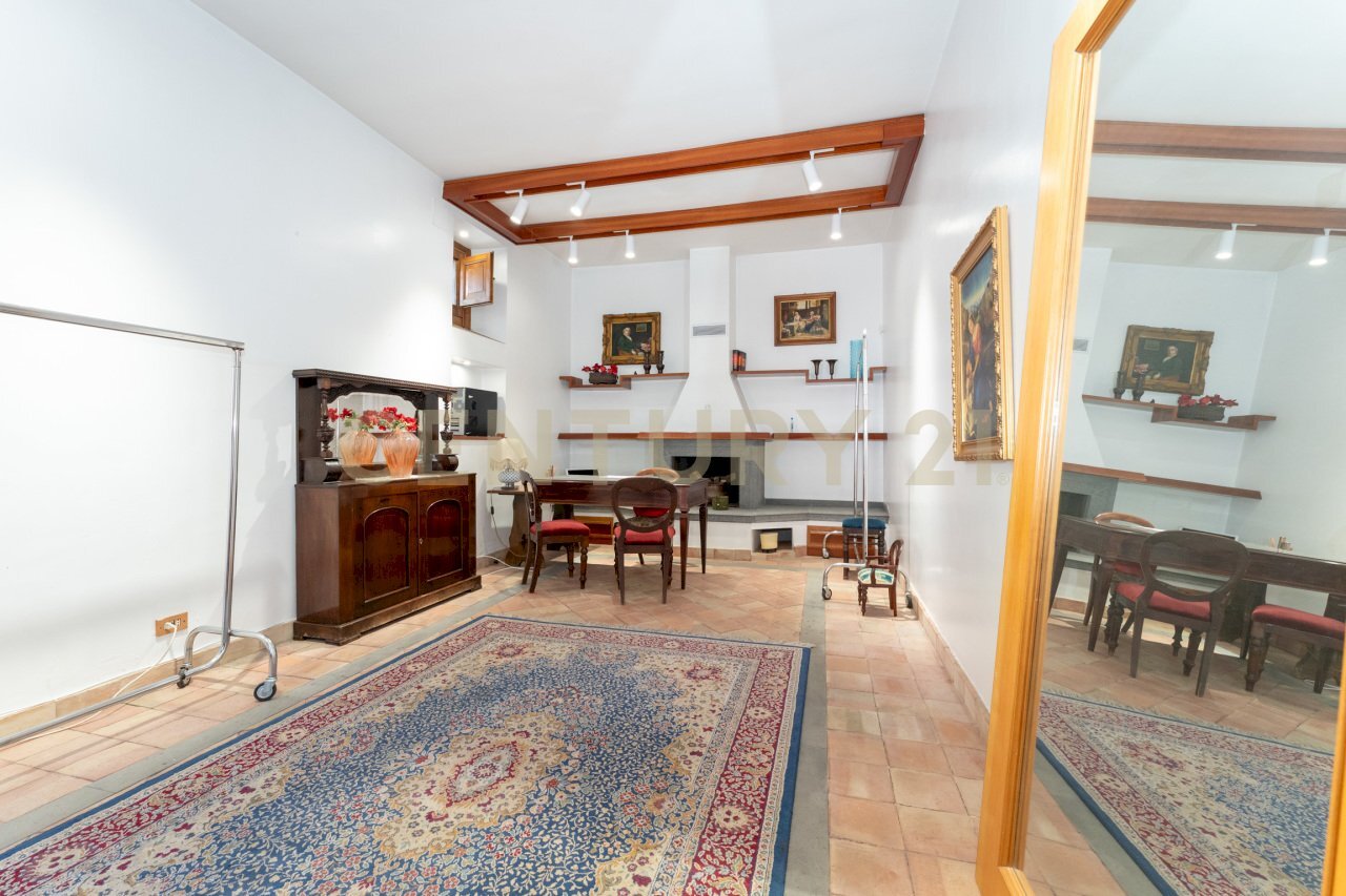 Piazza Umberto I (12).jpg - Commercial Premises Via Etnea 90, Mascalucia - photo 2