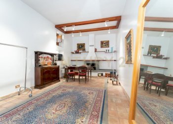 Piazza Umberto I (12).jpg - Locale Commerciale Via Etnea 90, Mascalucia - foto 2