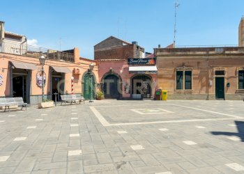 Piazza Umberto I (2).jpg - Locale Commerciale Via Etnea 90, Mascalucia - foto 4