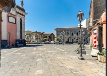 Piazza Umberto I (4).jpg - Locale Commerciale Via Etnea 90, Mascalucia - foto 5
