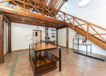 Piazza Umberto I (27).jpg - Locale Commerciale Via Etnea 90, Mascalucia - foto 17