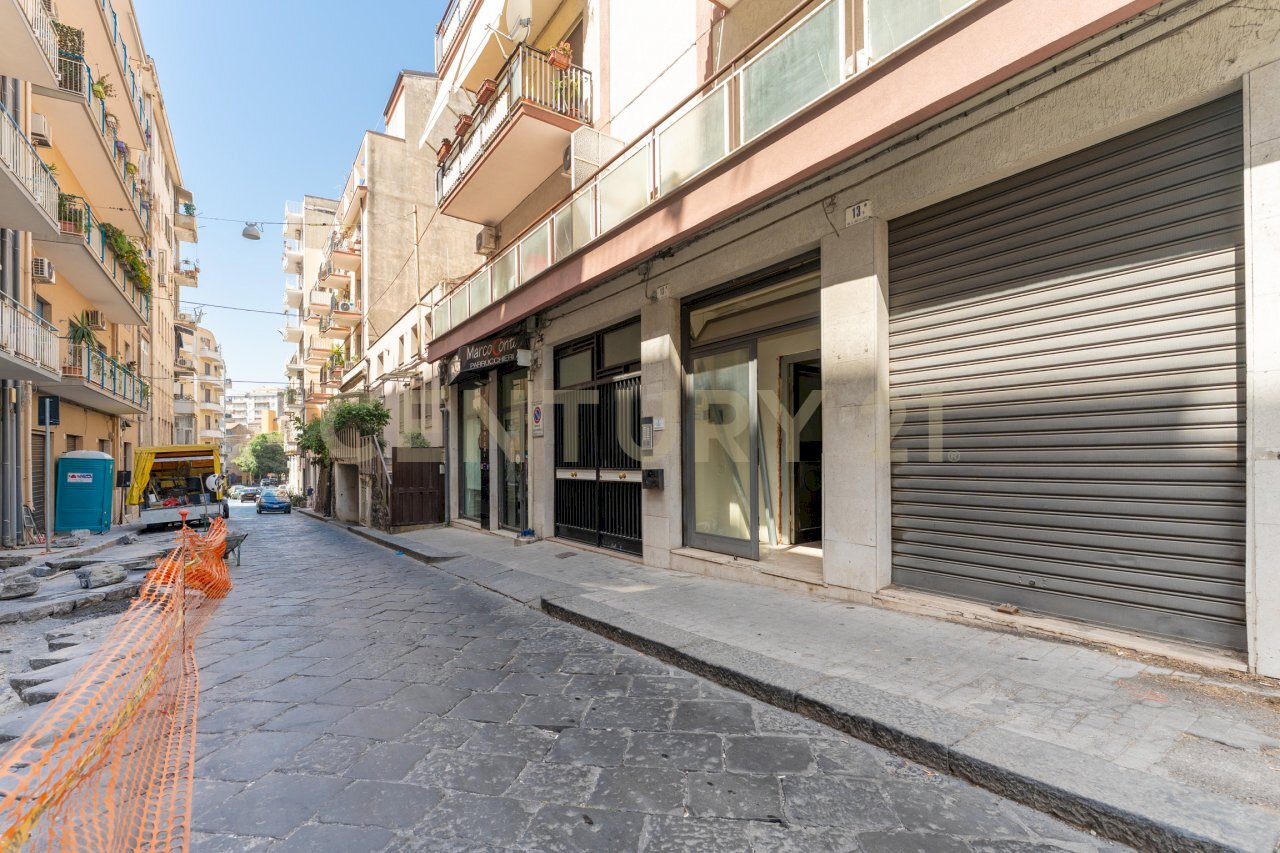 Bottega via Fulci 13 ct (3).jpg - Commercial Premises Via Antonio Santangelo Fulci 13, Catania - photo 3