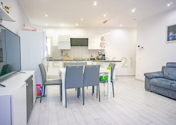 DSC04235.jpg - Trilocale Via Giuseppe Simili 73, Gravina di Catania - foto 3