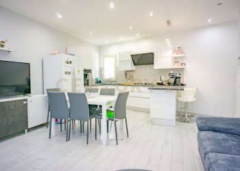 DSC04236.jpg - Trilocale Via Giuseppe Simili 73, Gravina di Catania - foto 4