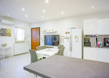 DSC04241.jpg - Trilocale Via Giuseppe Simili 73, Gravina di Catania - foto 5