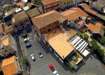 0-1.jpg - Casa indipendente Via Giuseppe Garibaldi 68-70-72, Nicolosi - foto 1