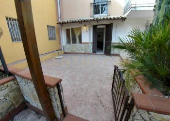 area dei 4 appartamenti (1).jpg - Villa Via Livorno 97, Aci Castello - foto 5