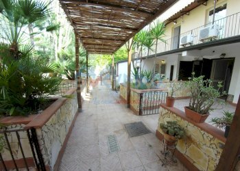 PicsArt_11-10-09.26.13.jpg - Villa Via Livorno 97, Aci Castello - foto 19