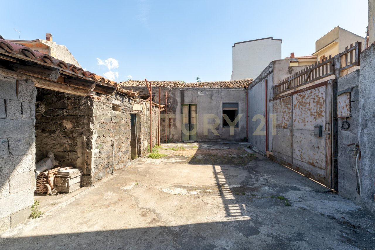 Via San Martino 10 (12).jpg - Villa Via San Martino 10, Camporotondo Etneo - foto 1