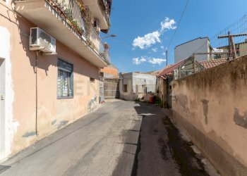 Via San Martino 10 (2).jpg - Villa Via San Martino 10, Camporotondo Etneo - foto 3